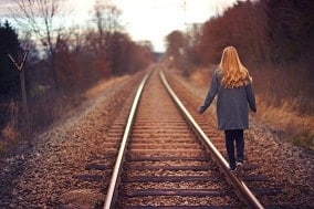 mujer caminando